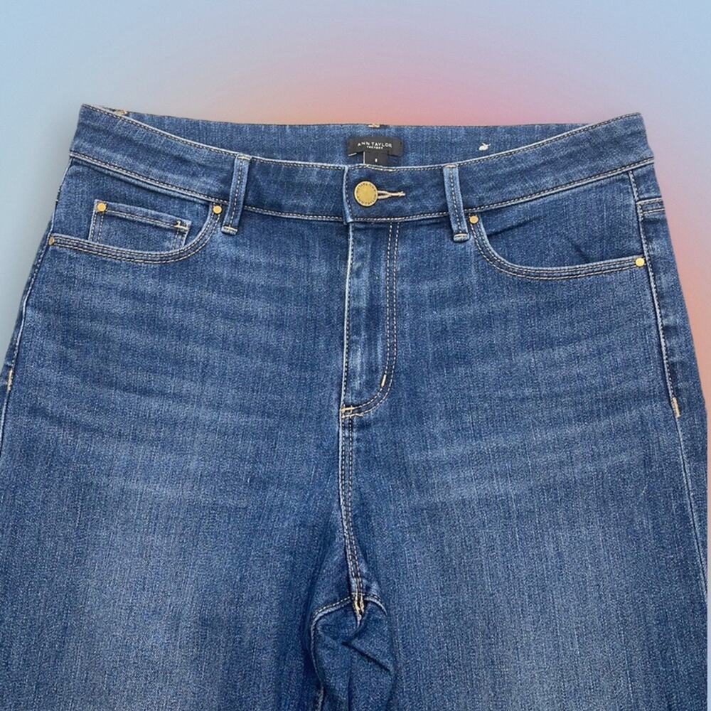 ANN TAYLOR FACTORY Women’s 8 Crop Stretchy Blue Jeans